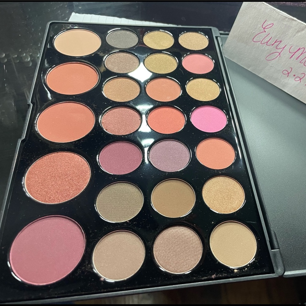 BH Cosmetics Blushed Neutrals Blush&shadow palette
